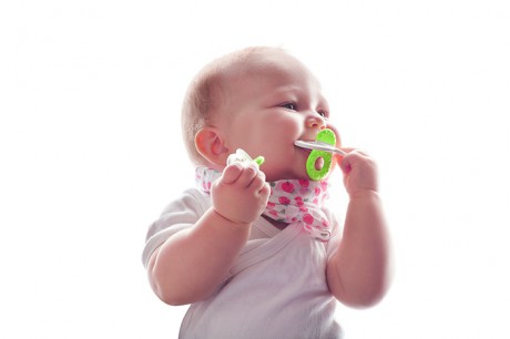 Gryzak dla niemowląt  Bite and Relax Phase 1  MAM dla dzieci od 2 miesiąca życia